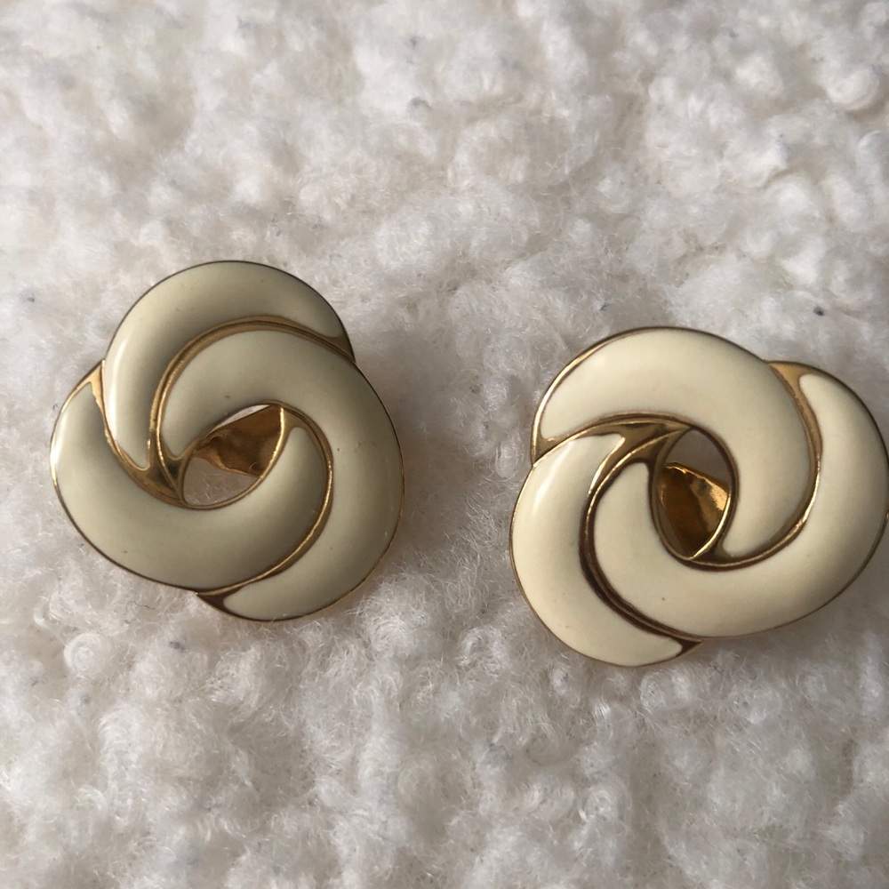 Vintage Monet Clip on‎ earring’s Gold Tone Creamy yellowish cream